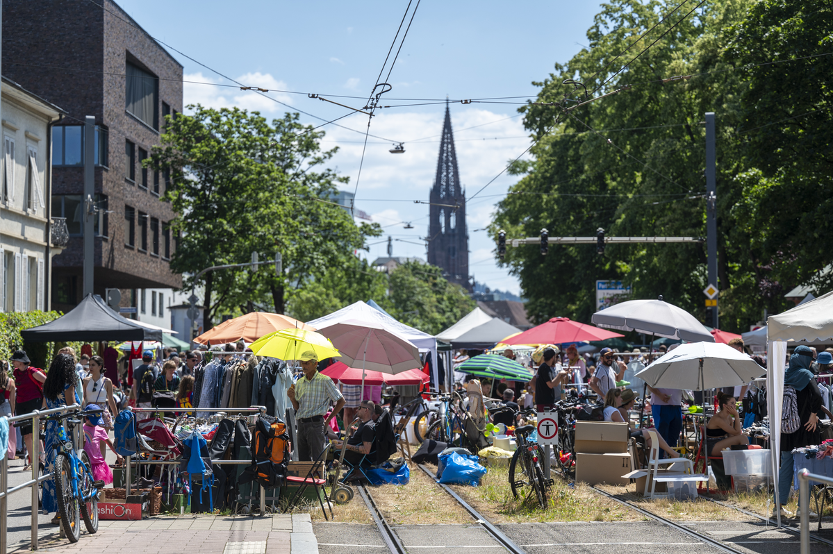Flohmarktstände auf der Habsburger Straße