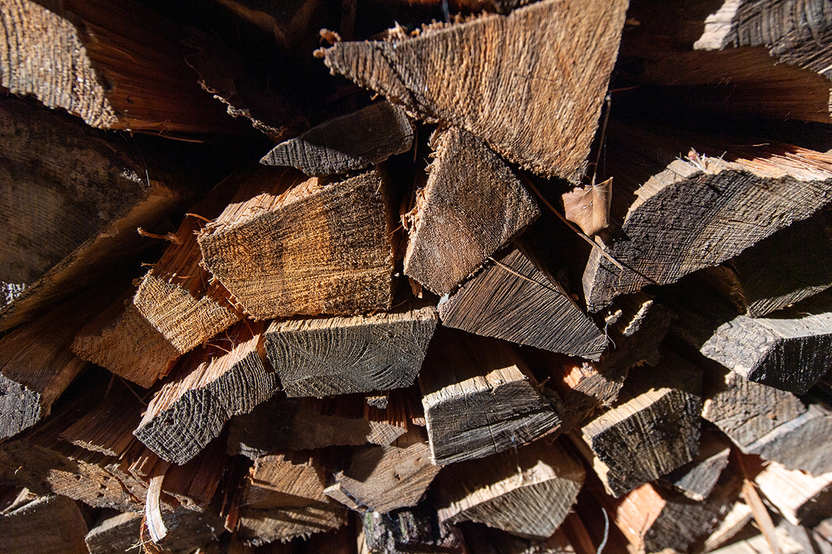 Stapel mit Holzscheiten