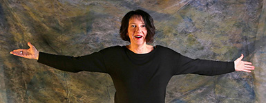 Kathleen Iselt mit ausgestreckten Armen