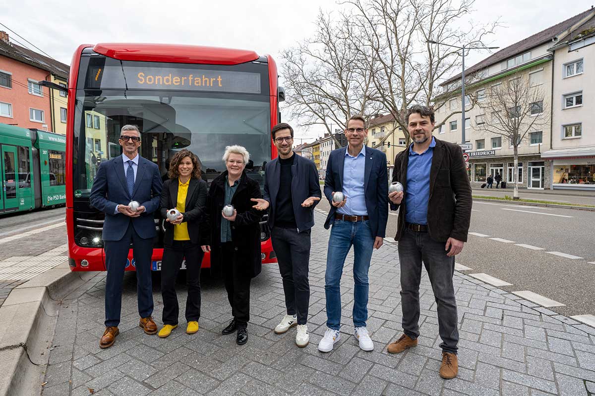 VAG-Bus mit OB Martin Horn und den fünf Preisträger*innen