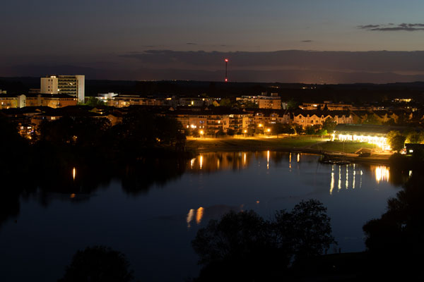 Seepark bei Nacht
